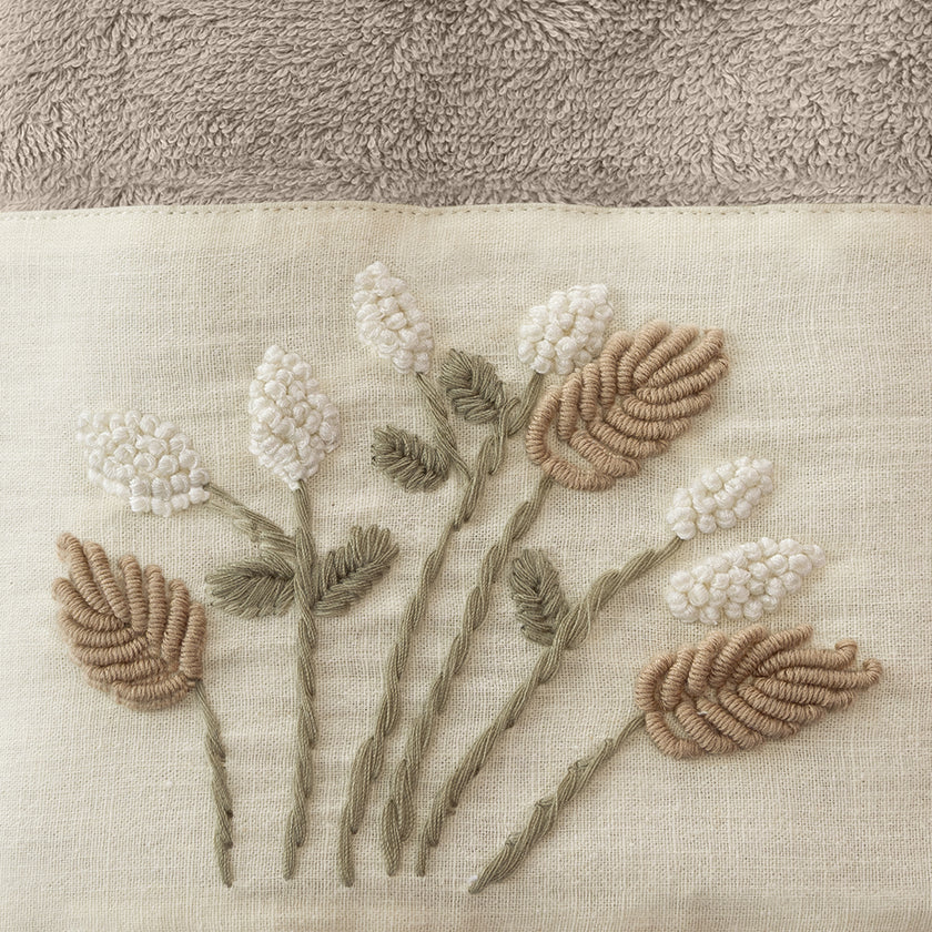 Льняное полотенце для рук с вышивкой бамбука